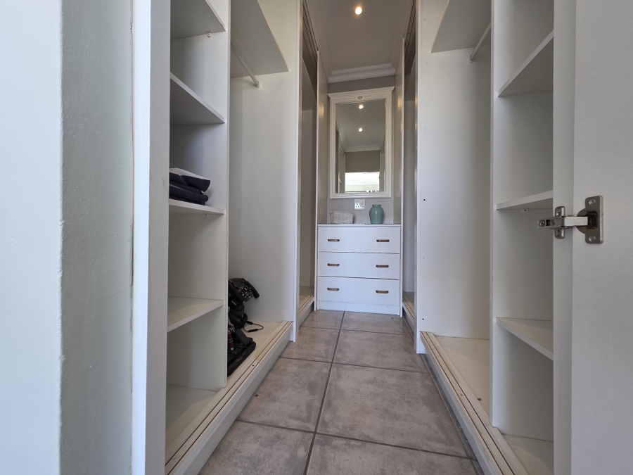 6 Bedroom Property for Sale in Oceanview Heights Western Cape